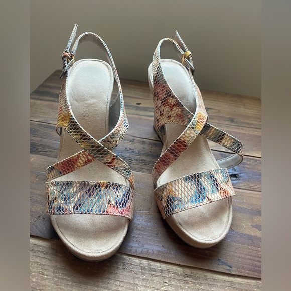 Aerosoles Floral Wedges - Size 5 - Picture 1 of 8